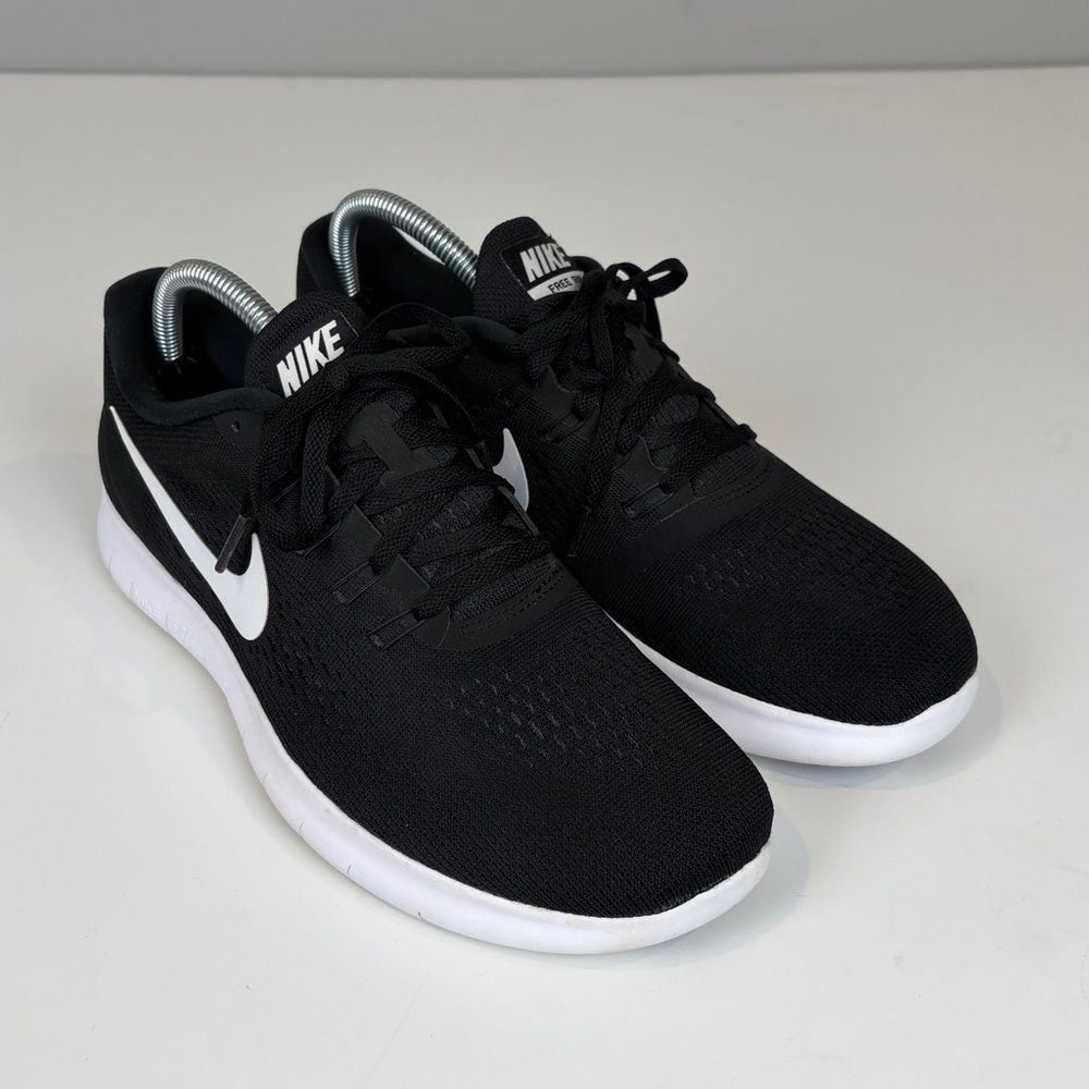 Nike Women’s Free Run Black & White Sneakers SZ 9.5 - Picture 2 of 9